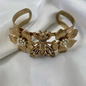 Vintage Gold Tone Chunky Large Critter Bee Gold Tone Bangle Bracelet